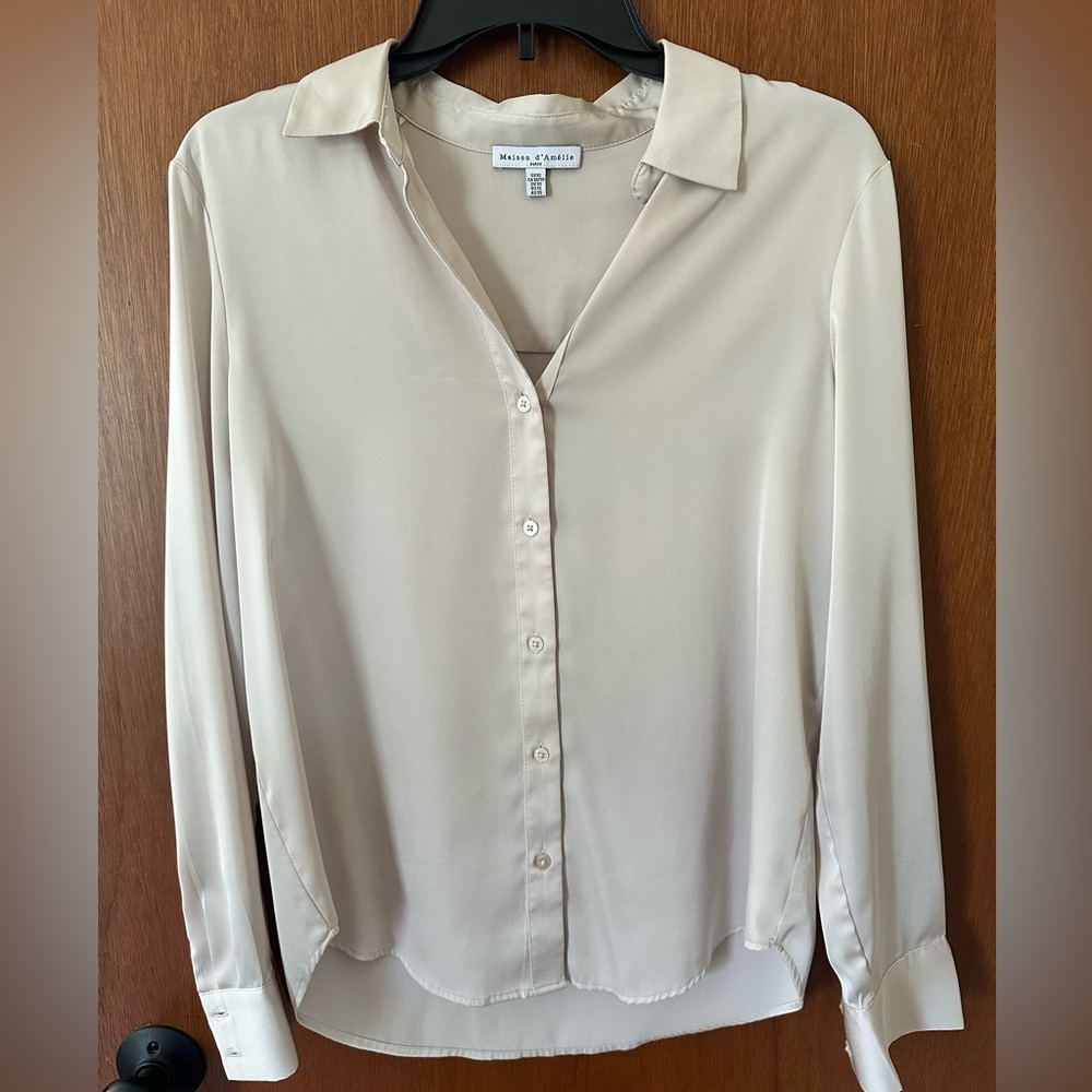 Madison D’amelie V-Neck Button-Down Blouse in Soft Cream